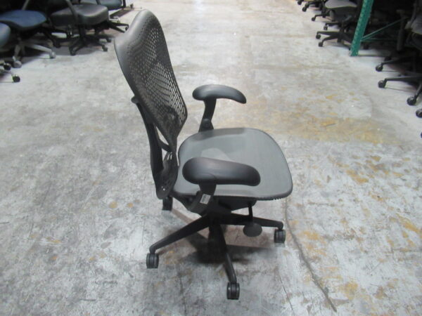 Herman Miller Mirra - Image 4