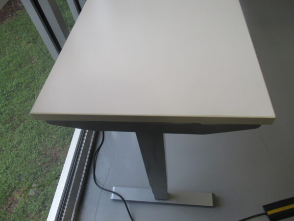 Friant SitStand Desk - Image 4