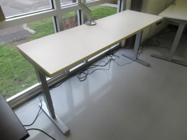 Friant SitStand Desk - Image 5