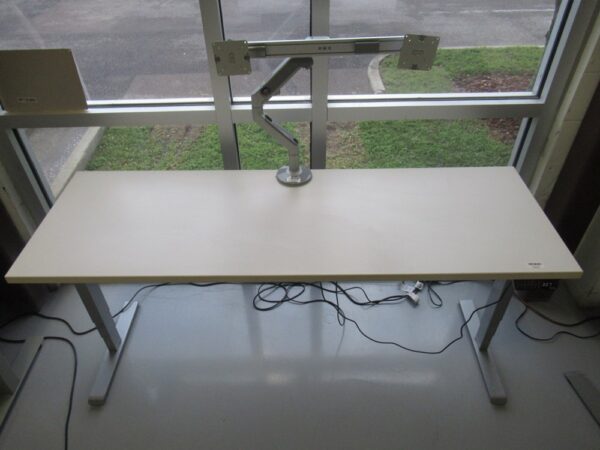 Friant SitStand Desk