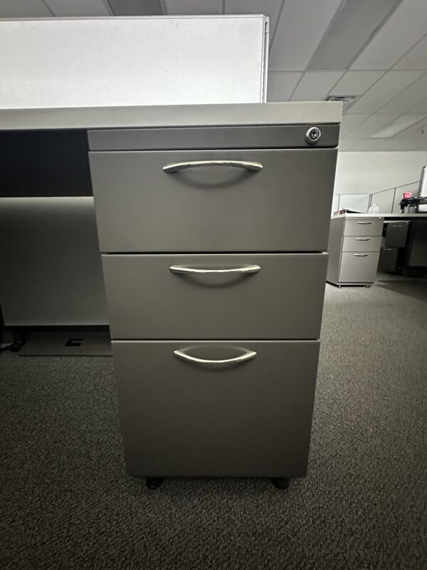 Herman Miller A02 Cubicle - 6 FT x 6 FT x 53"H - Image 4