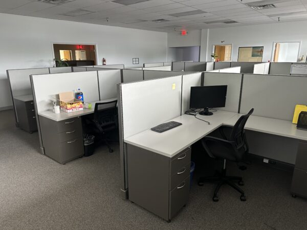 Herman Miller A02 Cubicle - 6 FT x 6 FT x 53"H - Image 6